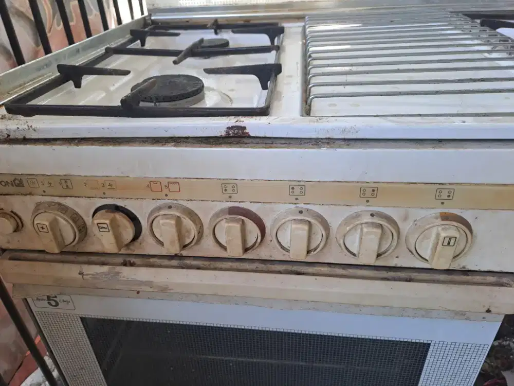 Jual kompor ARISTON 4 tungku dan oven made in Italy.