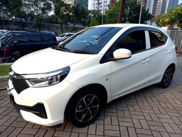 Pajak Panjang TDP 10JT Honda Brio Satya 1.2 E Bensin-AT 2023 Putih