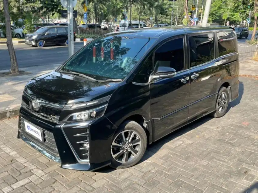 TOYOTA VOXY 2.0 BENSIN MATIC 2019