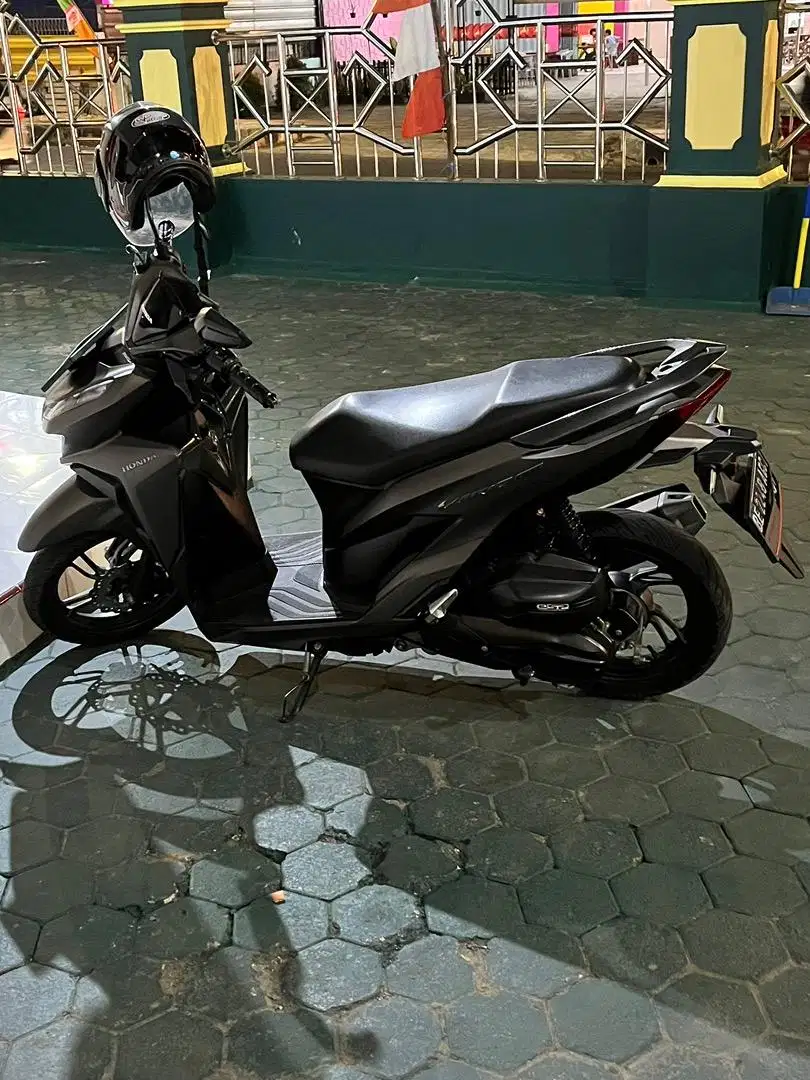 Vario 150 iss abs warna hitam