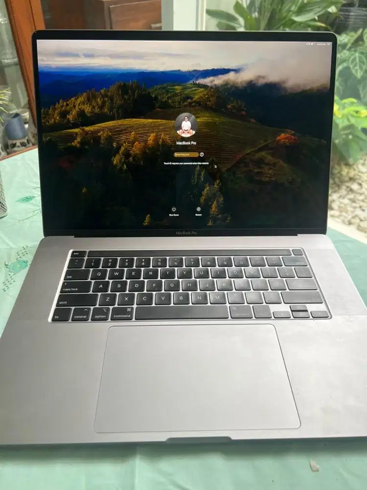 Dijual (Nego) Apple MacBook Pro 2019 16 inch Core 19 16 GB/SSD 500 GB