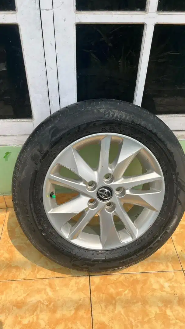 1 Set Ban & Velg Innova Reborn