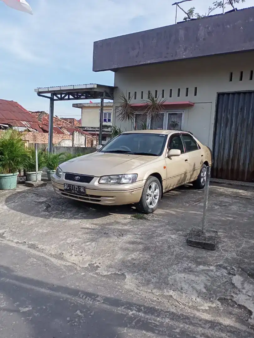 DIJUAL TOYOTA CAMRY TAHUN 2000