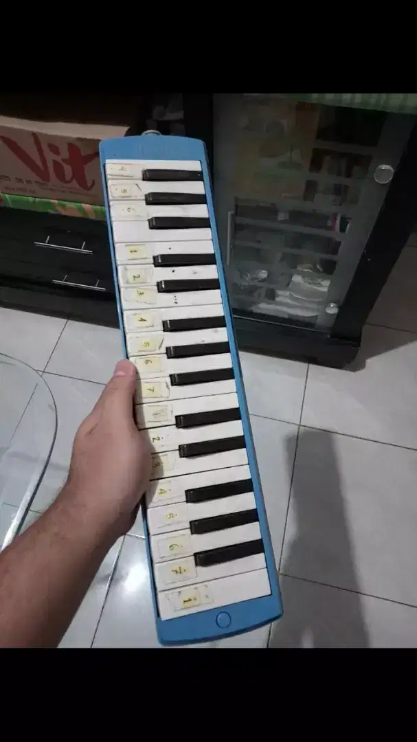 Pianika biru Marvel