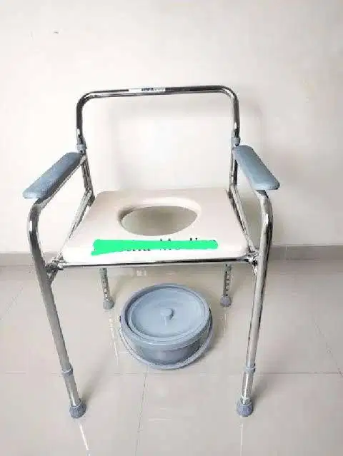 Kursi Untuk Buang Air Besar & Kencing