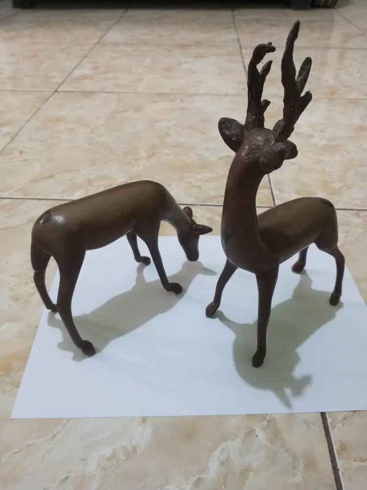 Patung Rusa Kuningan