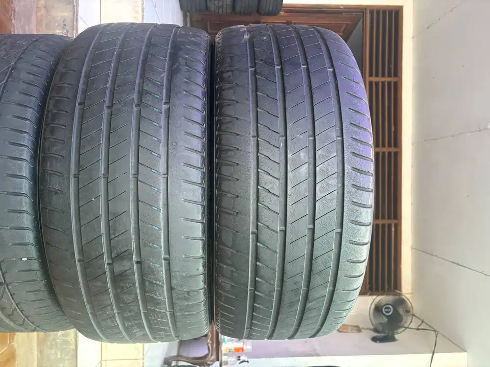 Ban Bridgestone Alenza 001  RFT/Runflat  275 45 r21 2pcs