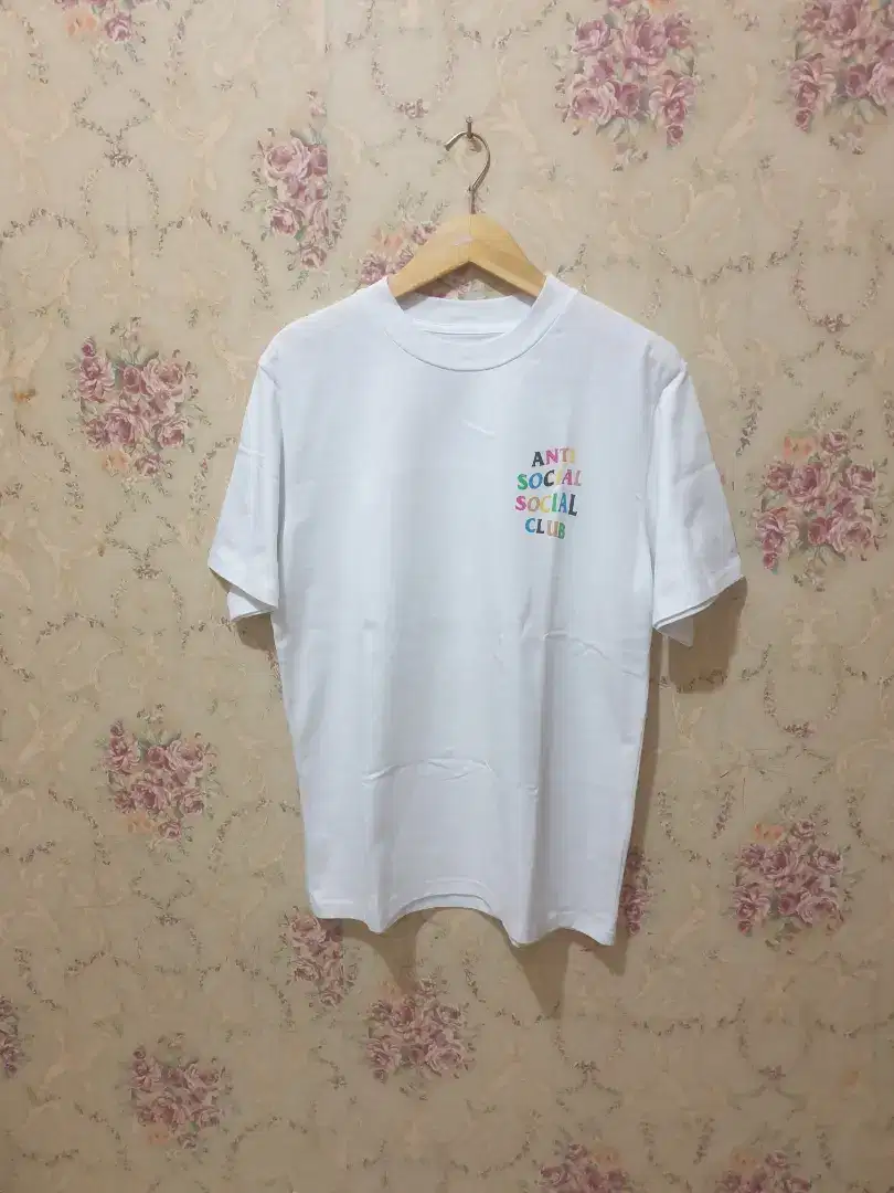 Mulus .authentic kaos .t shirt anti social social  club size L