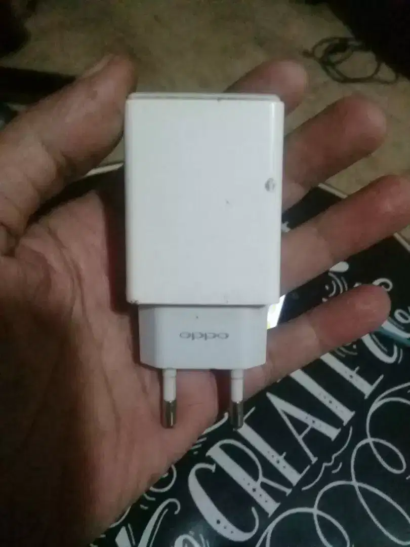 Charger merek oppo siap pakai.