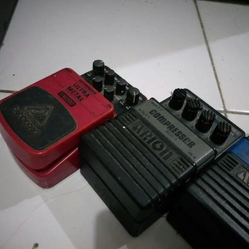 3 efek stombox arion,behringer & roktek