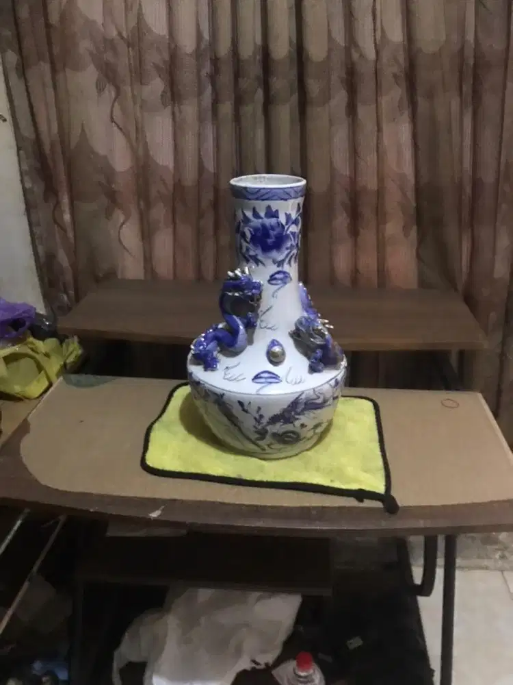 pajangan guci/vas bunga kramik