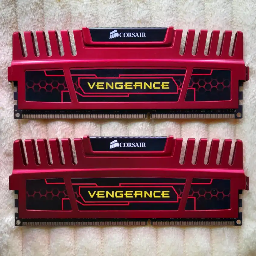 CORSAIR VENGEANCE RAM 8GB DDR3 (2×4GB) 1600MHz