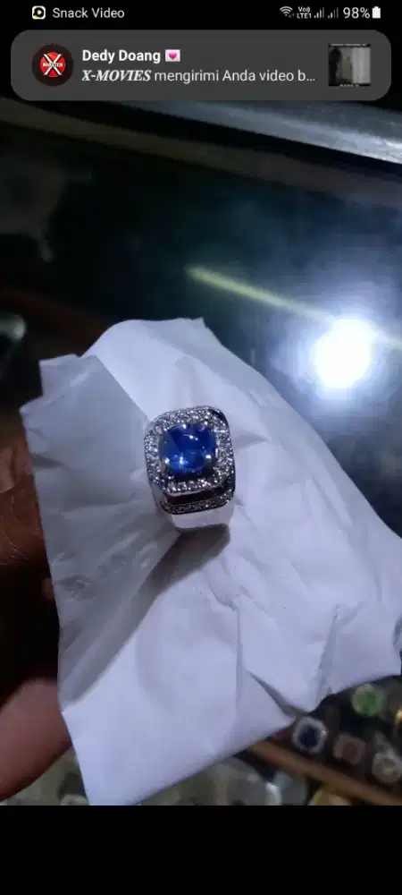 Natural blue saphier srilangka (semiliar to royal blue)