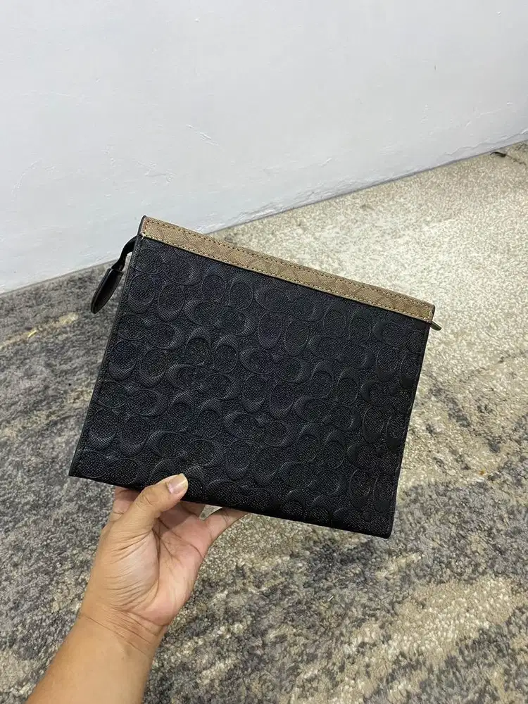 Clutch coach / handbag coach