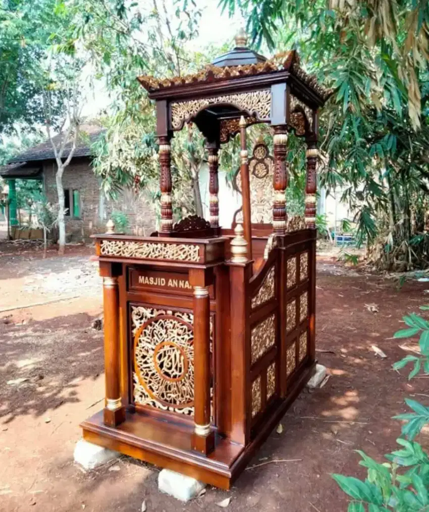 Mimbar kubah masjid