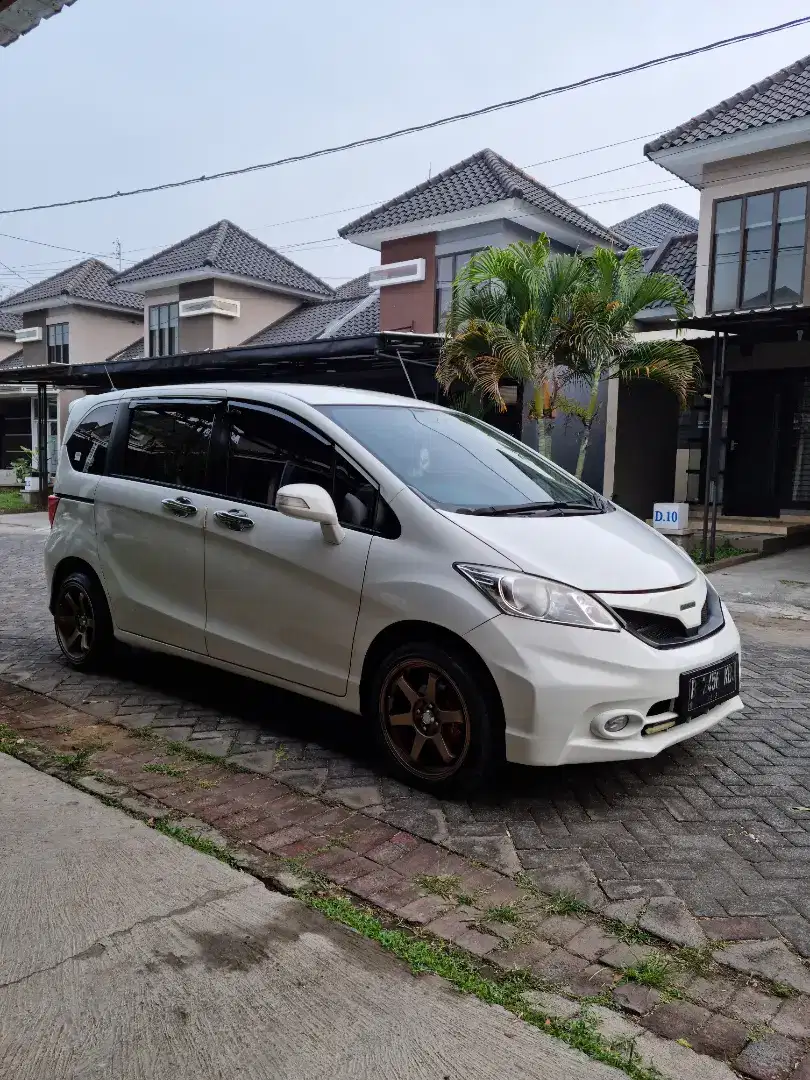 Jual Mobil Honda Freed Like New KM Rendah