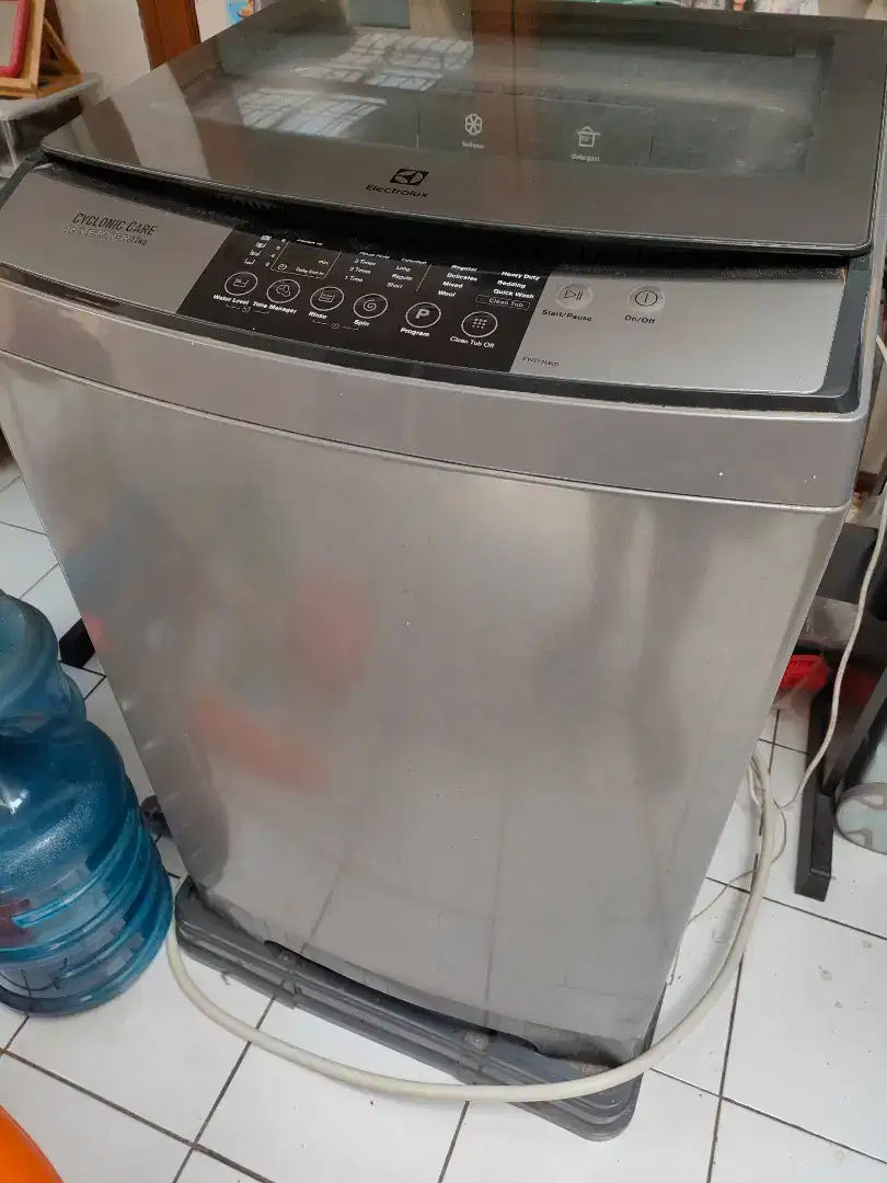 Mesin cuci Electrolux