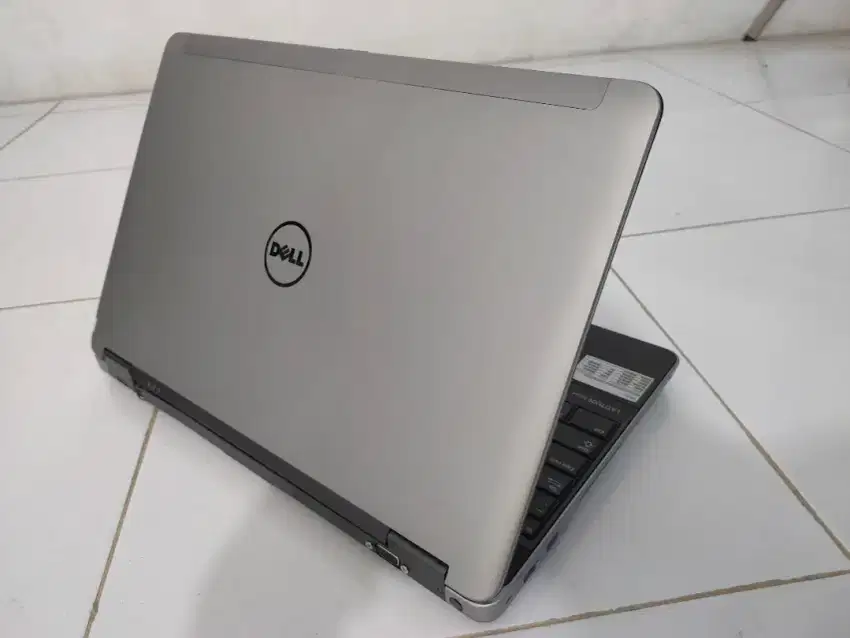 Laptop Dell i5 16/512 SSD Dual VGA