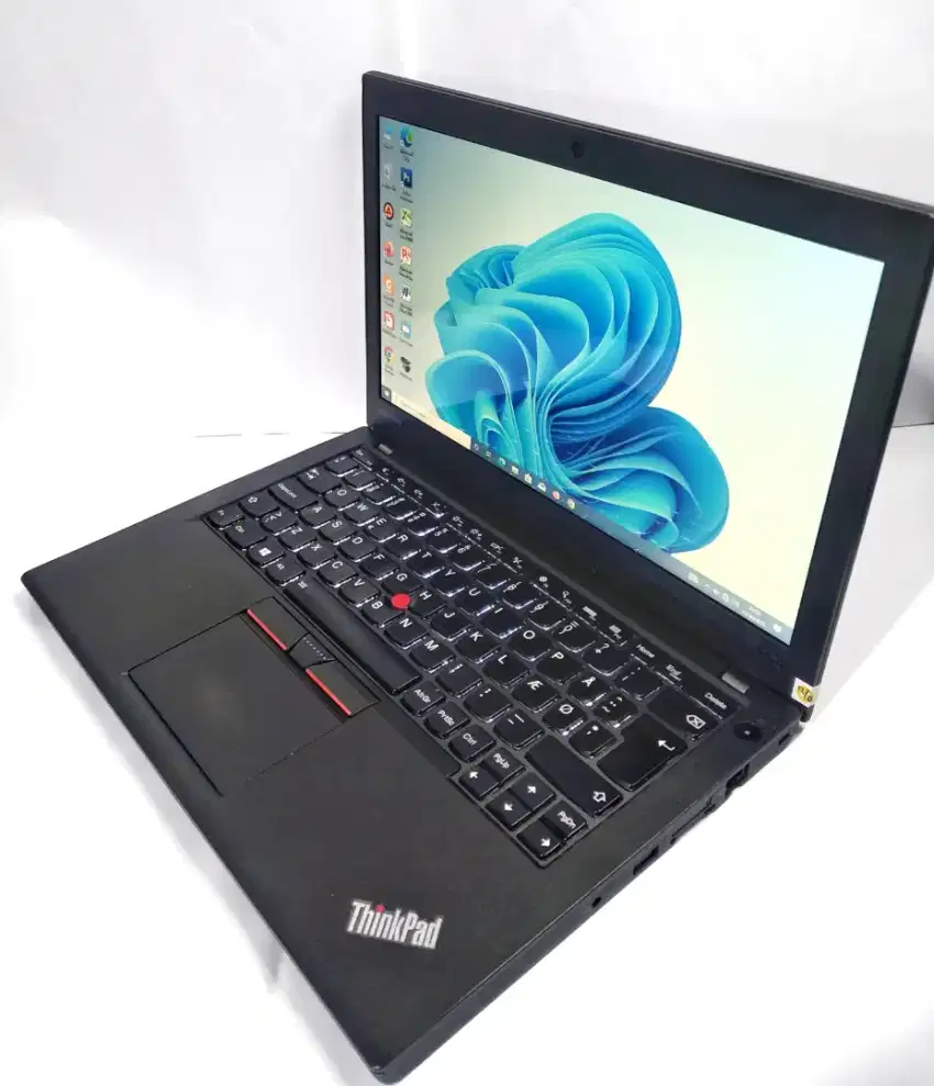 Laptop Lenovo Core i5 5th 8/256