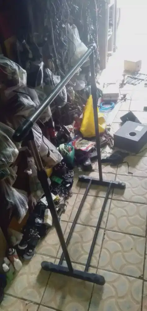 Besi gawang utk taruh pakaian di kmr anda kond spt batu murah sj