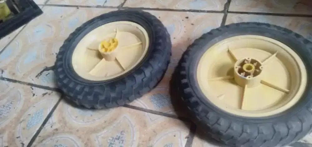 Se psg roda utk sepeda ank2 kond dpt baru mgkn ada yg perlu murah sj