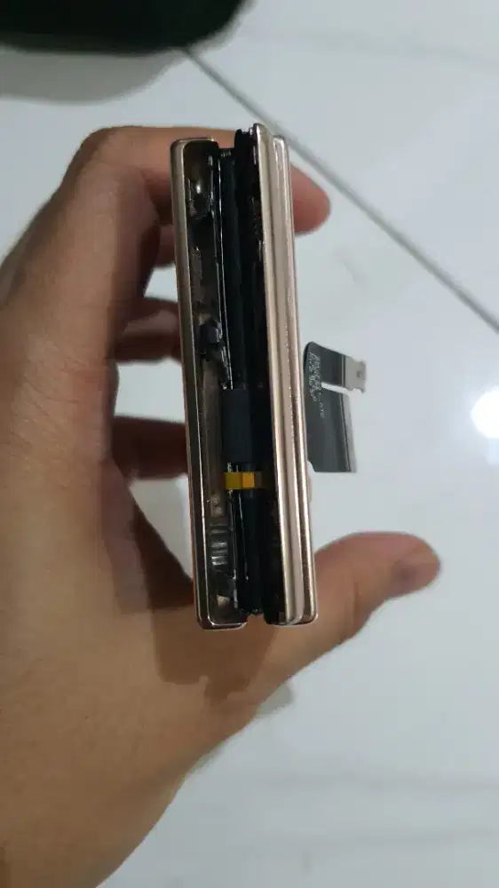 Frame Samsung Flip 4 gold dan flexible
