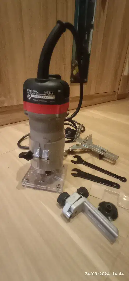 Mesin Profil / Trimmer Router MAKTEC MT370 1/4”