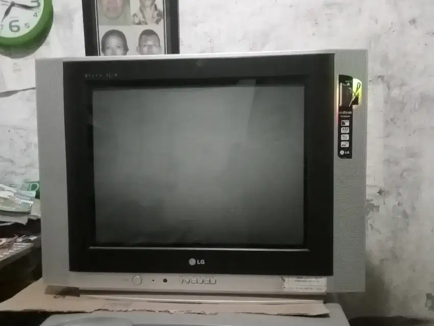 Di jual TV tabung  21 merk LG layar datar.