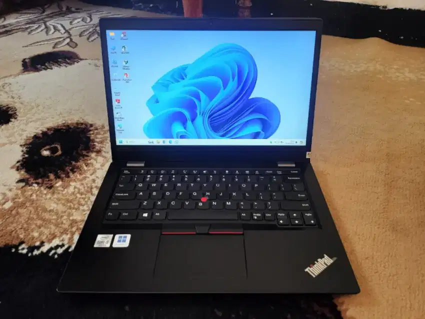 Lenovo Thinkpas i3 Generasi 10 SSD 128 Gb Normal Mulus