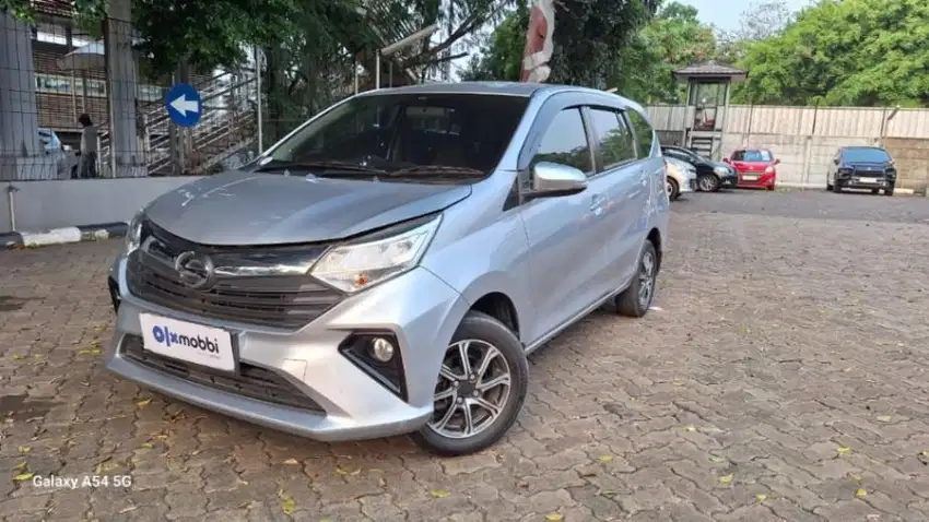 Km rendah- Daihatsu Sigra 1.2 R Bensin-MT 2022 Silver (KOX)