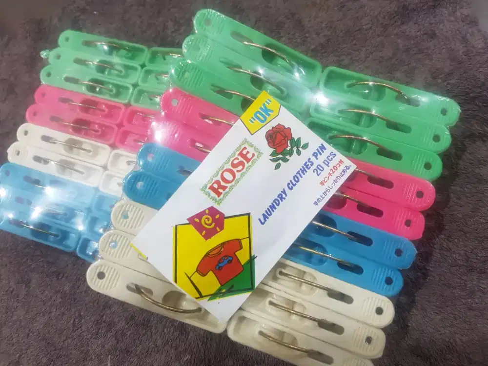 Jepitan baju Rose plastik