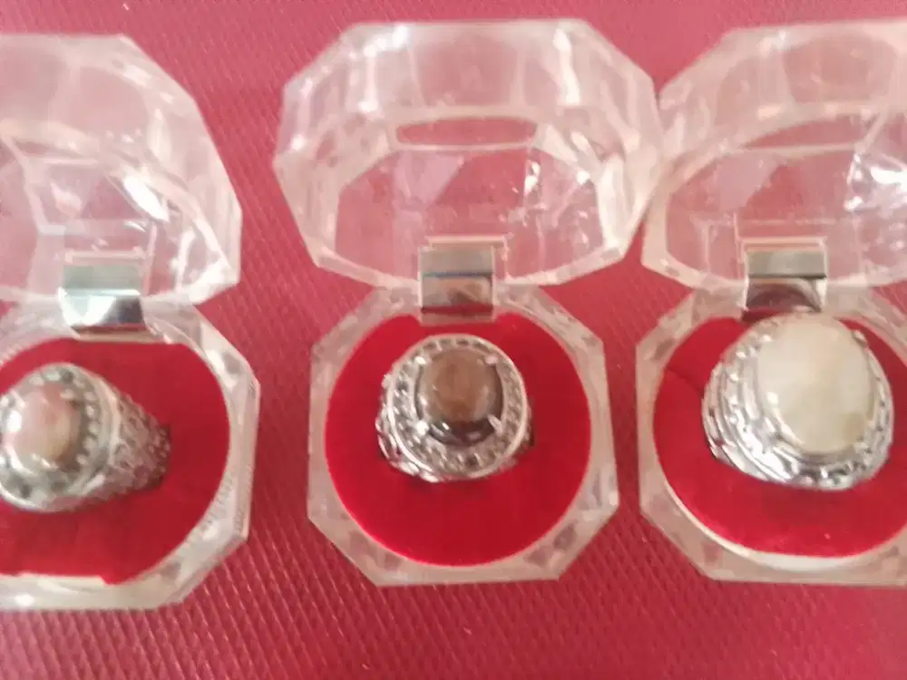 Batu mulia Ruby dan Safir