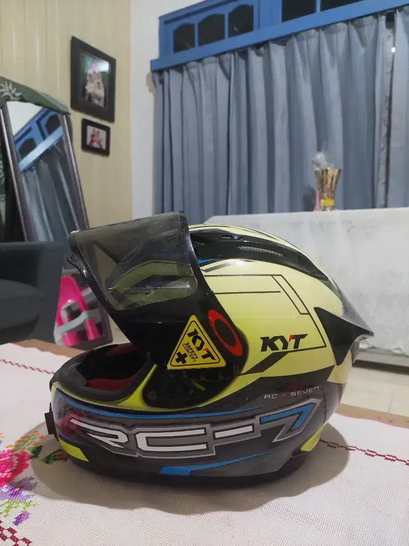 DIJUAL HELM KYT