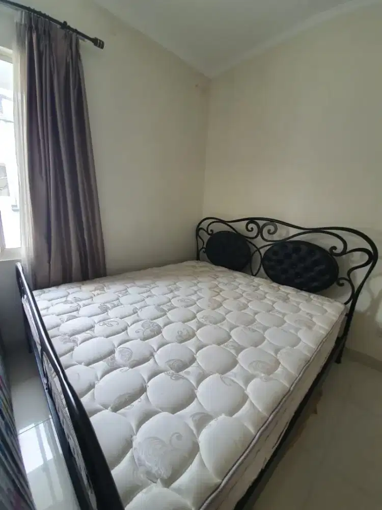 Ranjang Klasik Informa Hitam Cantik Dijual Cepat