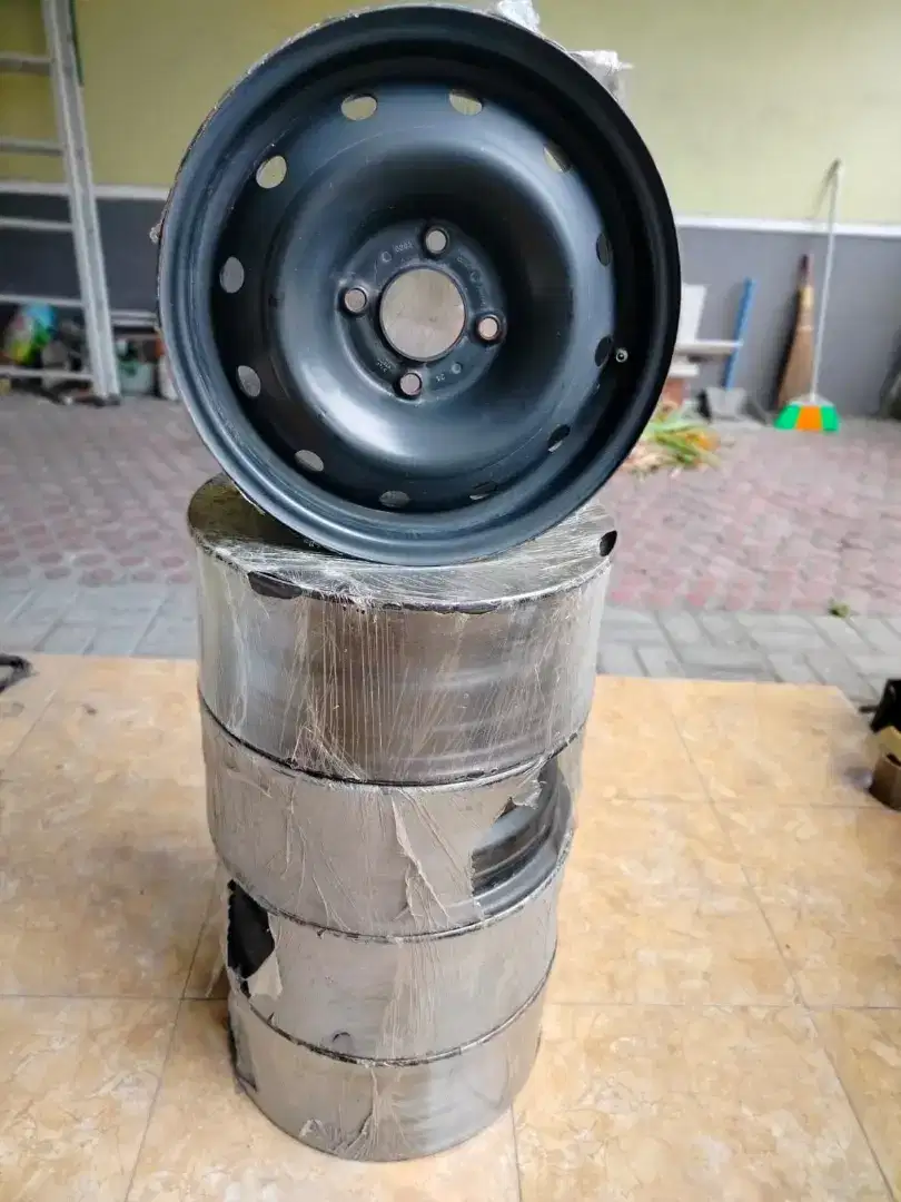 Velg kaleng Original Peugeot 206 lobang 4 PCD 108