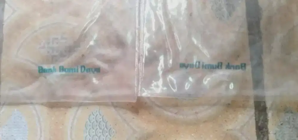 Se paket plastik lawas dr bank jaman dulu kond bgs mgkn tertarik