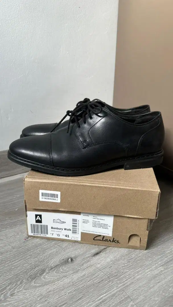 Sepatu pantofel Clarks size 41