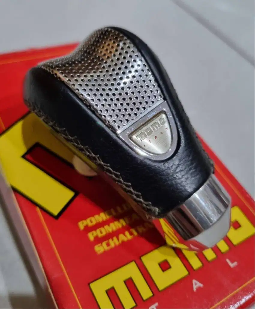 Knob Persneling Gear Shift MOMO Italy rare langka legendaris kulit