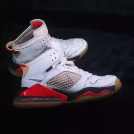 nike air jordan mars 270 fire red