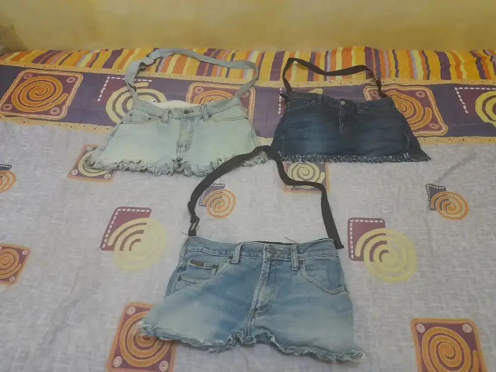 Sling bag denim handmade cocok buat ngampus/ nongkrong.
