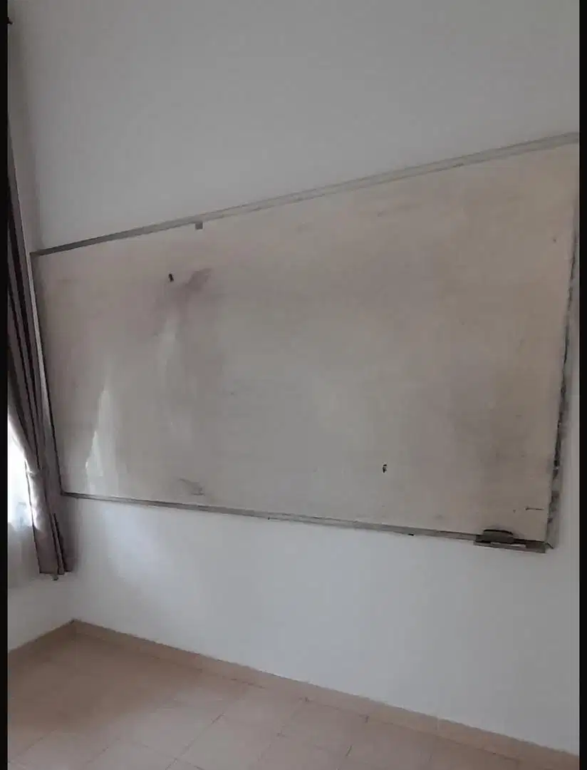 Whiteboard/papan tulis besar murah