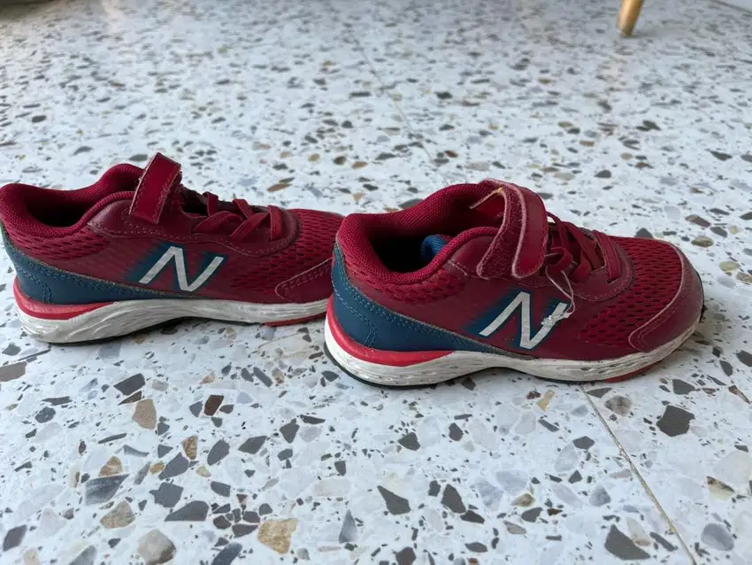 sepatu new balance merah masih bagus