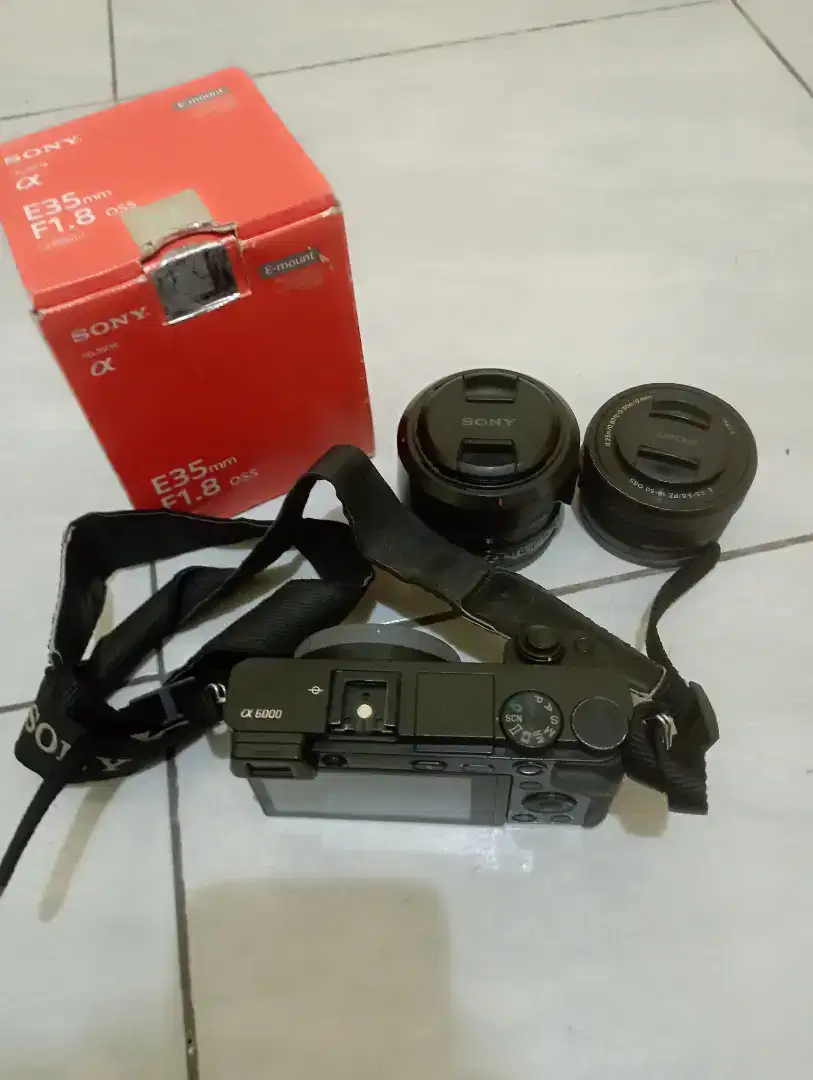 Jual bu Sony a 6000+ lensa sony 35 mm