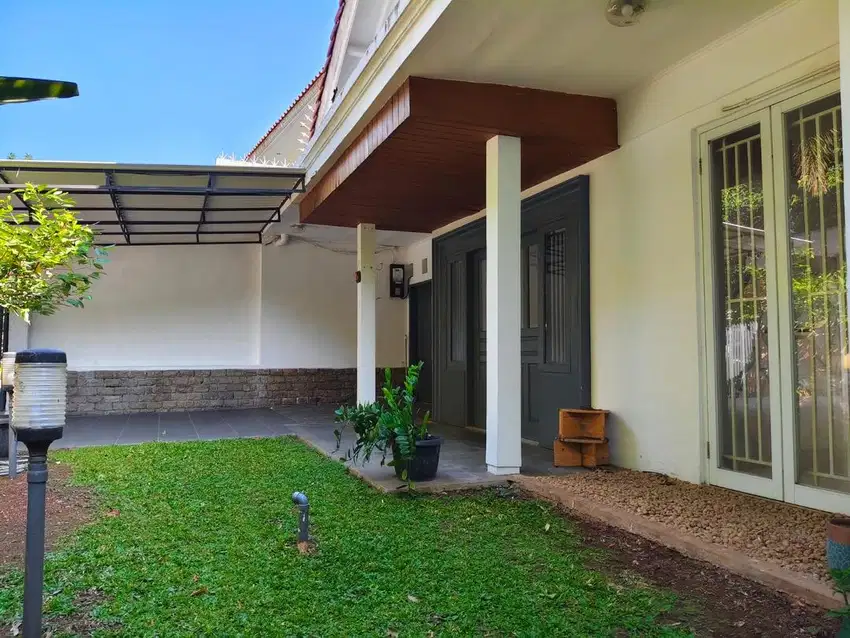 Dijual Rumah With Pool Area Kebayoran Baru