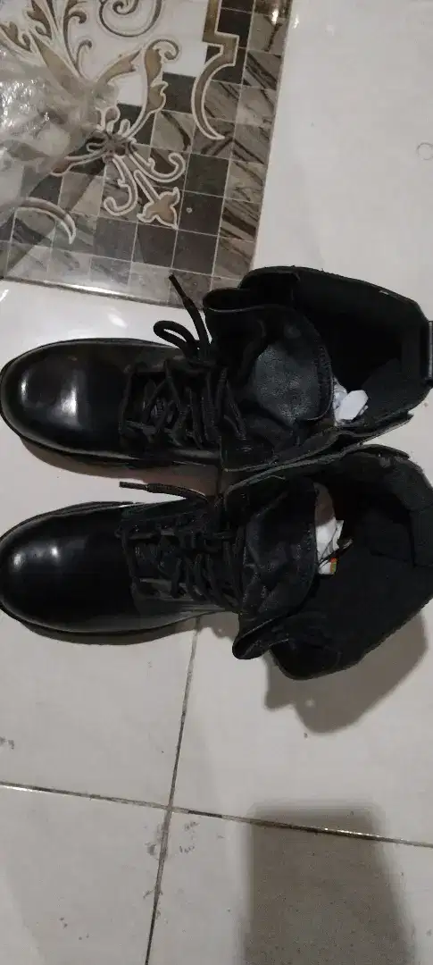 Monggo sepatu pdl polri ukuran 41 cukup 130 aja