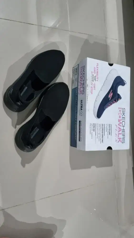 Sepatu skechers go walk