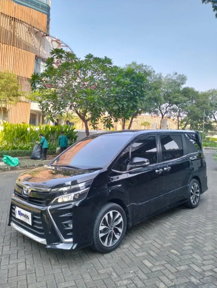 [OLXmobbi] Toyota Voxy 2.0 Bensin-AT 2018 988