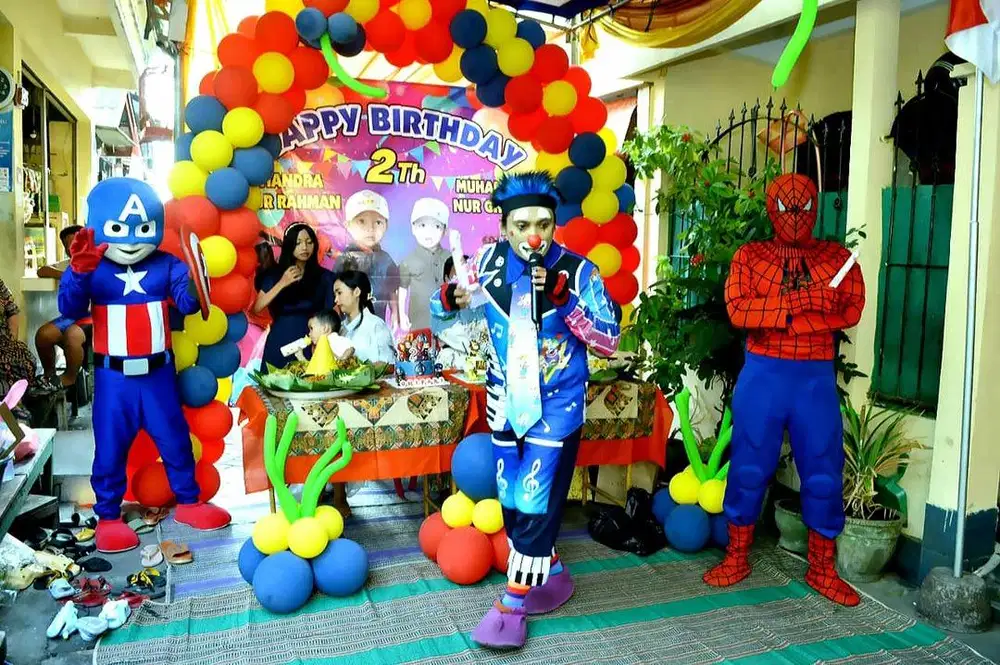 Badut ulang tahun si manis