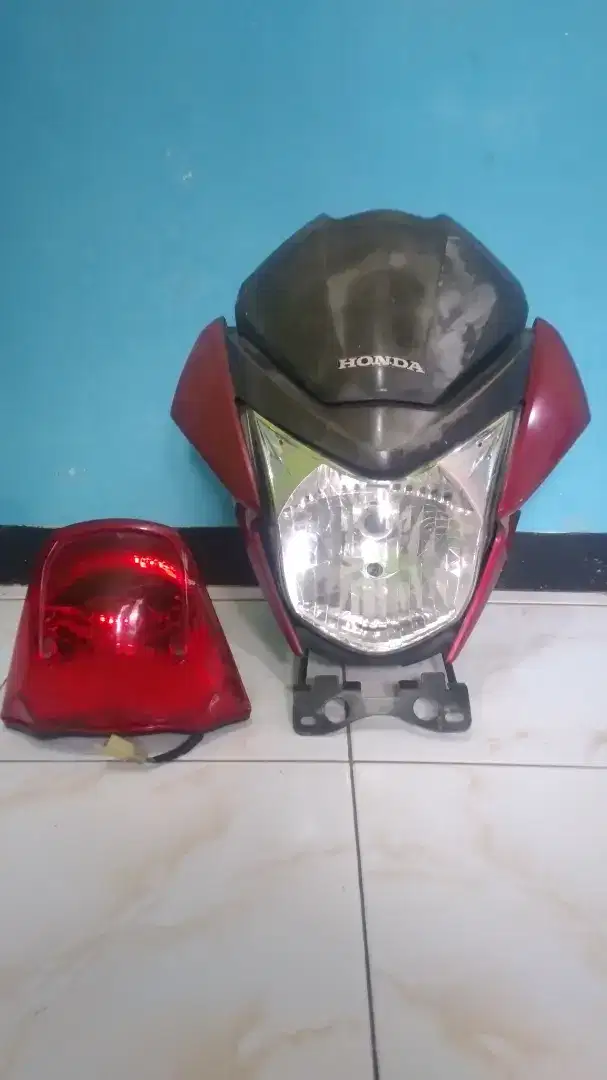 Lampu depan dan rem original honda megapro new