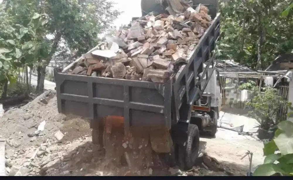 Tanah urug puing bangunan